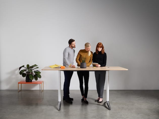 Stand-up meeting or seated conference: The desk range designed for both ...